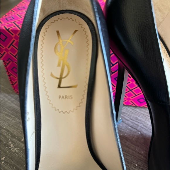 Yves Saint Laurent black leather heels in excellent conditions! Size 34.5/4.5 - Picture 6 of 10